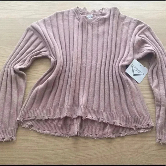 🆕Freshman Pink Distressed Edge Sweater  L🆕 - Picture 3 of 12